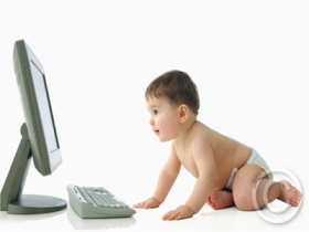 Ребенок за компьютером. Фото с сайта www.baby.ru