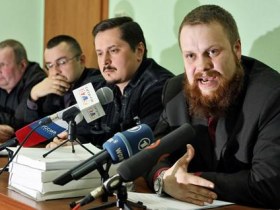 Дмитрий Демушкин с соратниками. Фото с сайта demushkin.com
