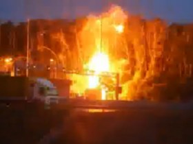 Взрыв у поста ДПС. Кадр из видеозаписи, опубликованной на сервисе ВКонтакте