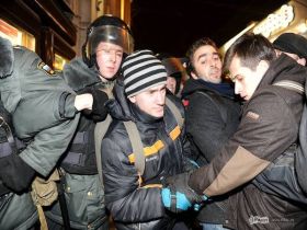 Задержание другороссов на акции у ЦИКа. Фото с сайта susanin.udm.ru