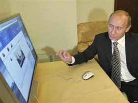 Президент и Интернет. Фото с сайта rferl.org