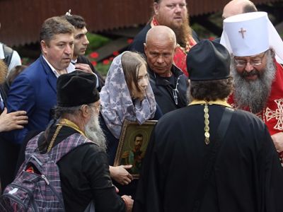 Н. Поклонская в окружении сторонников. Фото: znak.com