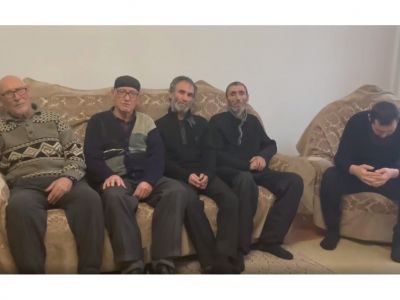 Родственники Тумсо Абдурахманова. Стоп-кадр видео Online_chechnya / Instagram