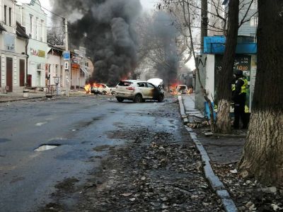 Последствия российского обстрела Херсона 24 декабря. Фото: Министерство внутренних дел Украины
