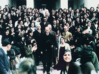 Мустафа Кемаль Ататюрк в средней школе Измира, 1931. Фото: ru.wikipedia.org
